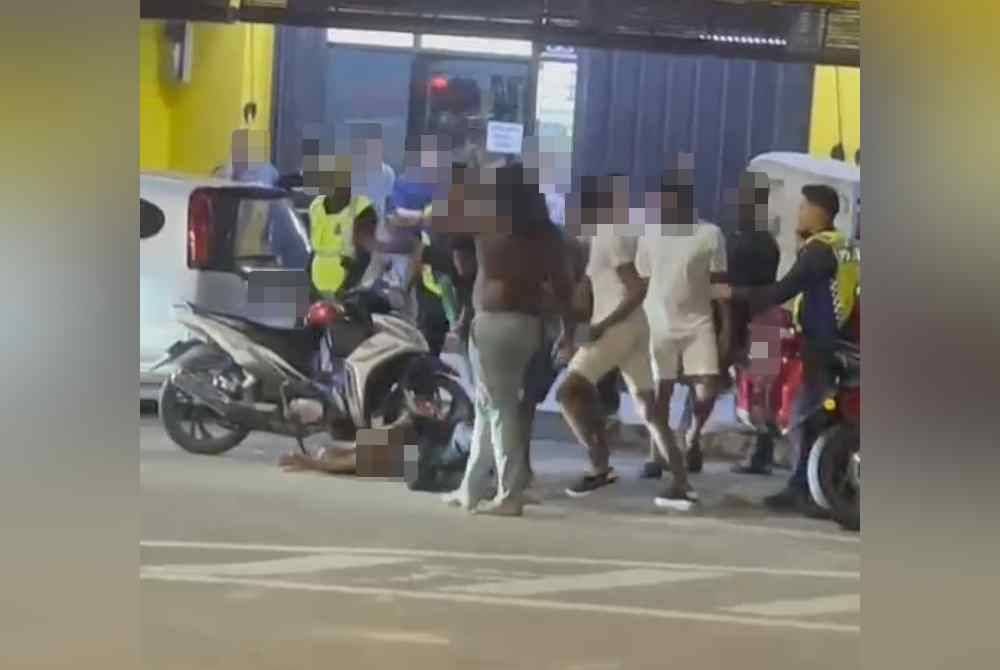 Tangkap layar video tular yang memaparkan kejadian berkenaan di Taman ACBE, Bahau.