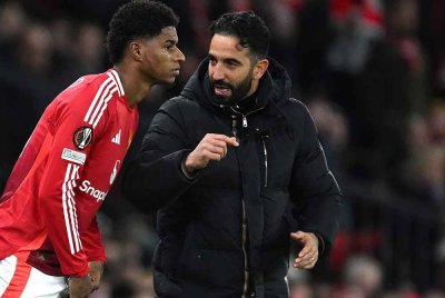 Rashford (kiri) gagal mendapatkan kepercayaan Amorim di United.