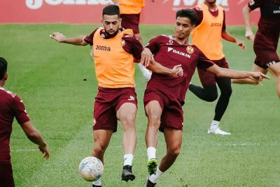 Pemain Selangor FC giant menjalani latihan sebagai opersiapan berdepan Sri Pahang di Stadium MBPJ. Foto Facebook Selangor FC