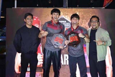 Dari kiri: Muhammad Idlan bersama Hakimi, Ikmal dan Mohd Fiezreen di Watch Party Maskulin Who’s Your Bro di The Podium, Penchala pada Jumaat.