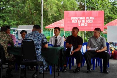 Pelatih sukarela yang hadir pada sesi pendaftaran bagi mengikuti Program Latihan Khidmat Negara PLKN 3.0 siri 1/2025 di Kem Rejimen 515 Askar Wataniah. Foto Bernama
