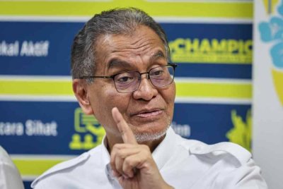 Menteri Kesihatan, Datuk Seri Dr Dzulkefly Ahmad ketika sidang media selepas merasmikan Hari Terbuka Wellness Hub Seberang Perai Utara di Klinik Kesihatan Sungai Dua pada Sabtu. Foto Bernama