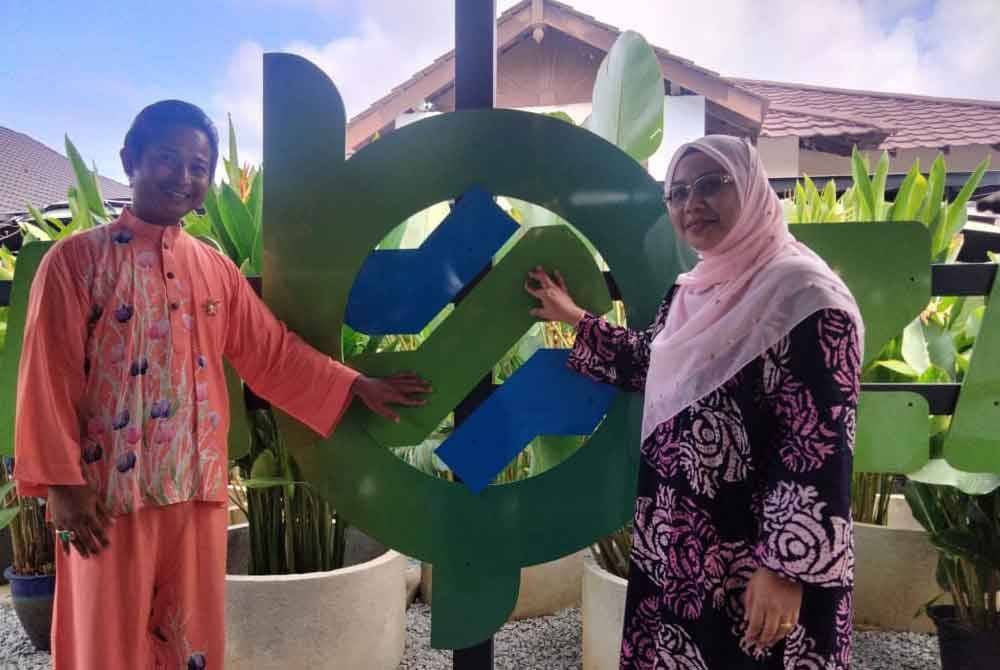 Wan Faizatul (kanan) merasmikan Famazara Agro Educare sebagai Pusat Rujukan Pertanian Untuk Kanak-Kanak Istimewa di Kota Bharu pada Ahad.