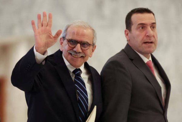 Kerajaan baharu di Lubnan di bawah kepimpinan Salam (kiri) akan berorientasikan pembaharuan. - Foto Agensi