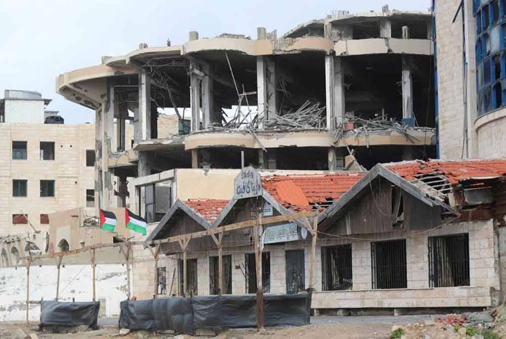Sebuah kafe dan restoran di tepi pantai yang turut binasa dalam perang genosid selama lebih 15 bulan.