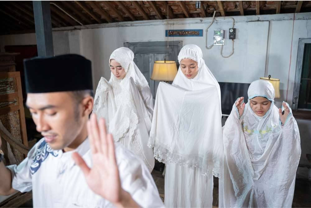 AMALKAN apa yang diperintahkan dalam al-Quran dan menjauhi larangannya serta menjadikannya sebagai rujukan dalam semua urusan kehidupan. -Foto: CANVA