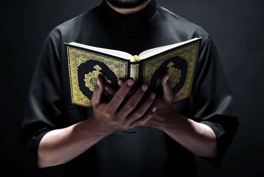 MENURUT Al-Imam Ibnu Qayyim Al-Jauziyyah, mereka yang tidak berhukum dengan al-Quran dan bertadabbur dengannya termasuk antara kelompok yang dianggap meninggalkan kalam ALLAH. -Gambar hiasan/ Foto: CANVA
