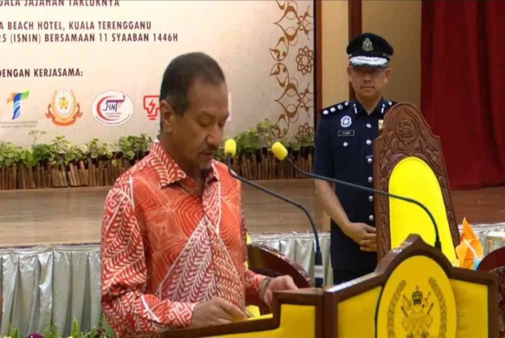 Sultan Terengganu, Sultan Mizan Zainal Abidin berkenan melancarkan buku mewah bertajuk 'Permata Negeri Terengganu: Setiu Wetlands'