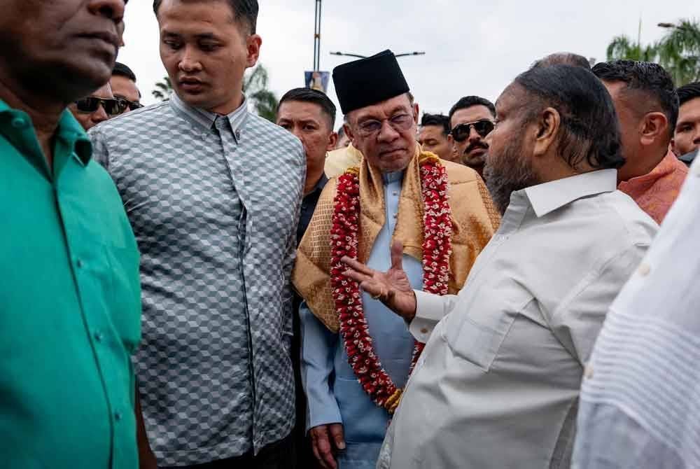 Anwar (tengah) berkata, negara tidak akan aman dan maju sekiranya titik perbezaan diperbesar serta prinsip kerukunan dikesempingkan.