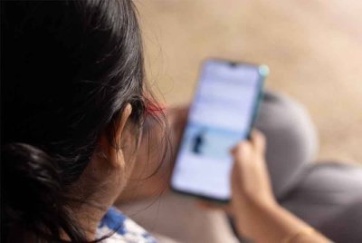 Ramai yang suka buka pekung atau aib sendiri. Kalau tak buat kontroversi, macam tak lengkap hidup.