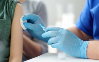 Warga emas berusia 60 tahun ke atas akan menikmati vaksin influenza secara percuma bermula 18 Februari ini. Foto hiasan 