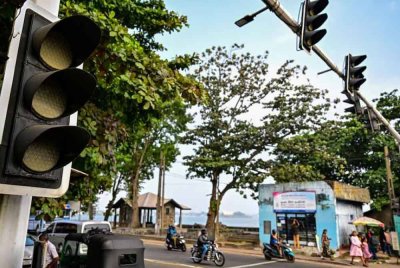 Lampu isyarat turut tidak berfungsi pada Ahad. - Foto Agensi