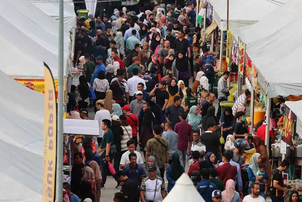 Pembatalan lesen peniaga yang bertindak memindahkan atau menjual lesen diperoleh adalah satu tindakan mencerminkan keadilan dan ketelusan. Foto hiasan