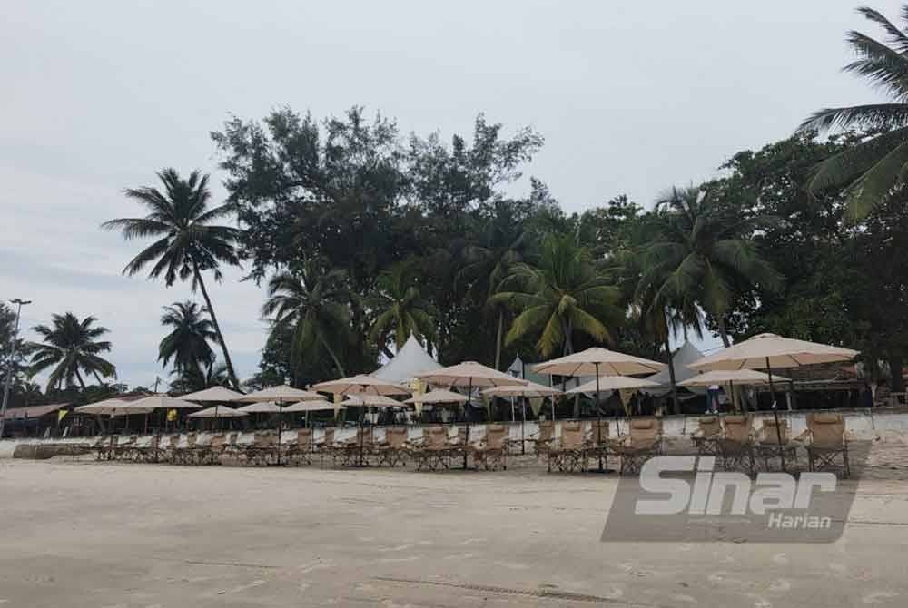 Bercuti 'ala Bali' di Pantai Teluk Kemang.