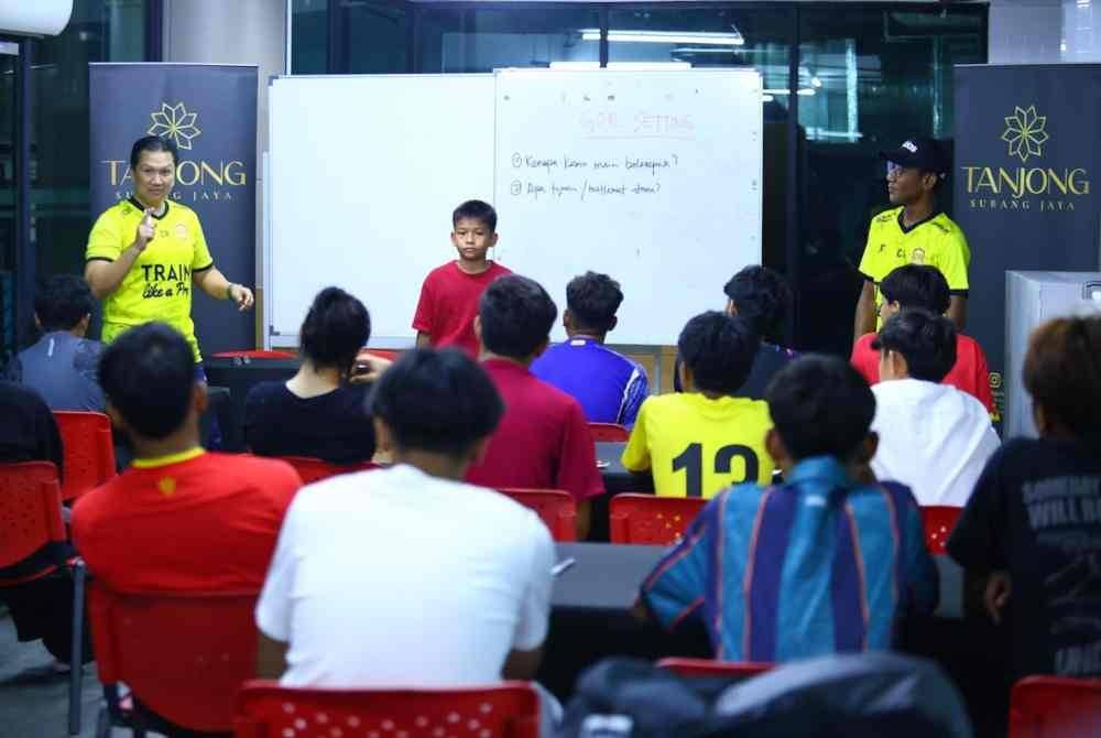 Konsep bengkel juga membolehkan peserta berlatih berkomunikasi secara efektif.