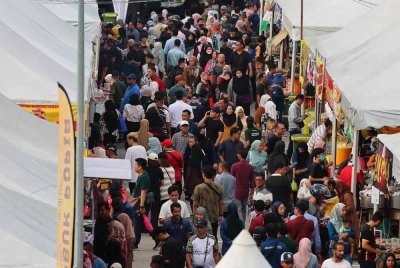 Pembatalan lesen peniaga yang bertindak memindahkan atau menjual lesen diperoleh adalah satu tindakan mencerminkan keadilan dan ketelusan. Foto hiasan