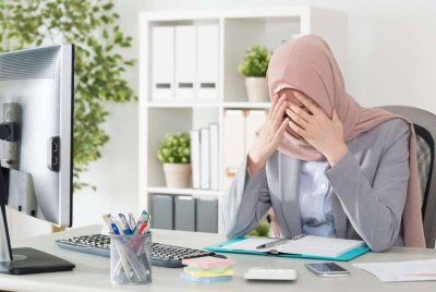 DI sisi syarak, isteri dibenarkan untuk meminta cerai kerana suami di penjara. -Foto: CANVA