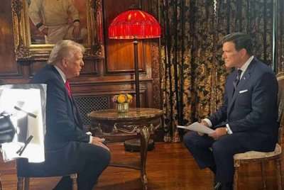 Trump (kiri) diwawancara oleh Bret Baier dari Fox News. - Gambar Instagram Bret Baier