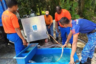 Inisiatif APM Hilir Perak menggunakan mesin MWSF untuk menapis sumber air berhampiran membantu penduduk setempat mendapatkan air bersih berikutan masalah bekalan air terputus di daerah berkenaan.