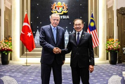 Perdana Menteri Datuk Seri Anwar Ibrahim bersama Presiden Turkiye Recep Tayyip Erdogan di Kompleks Perdana Putra, pada Selasa. Foto Bernama