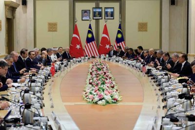 Anwar mengadakan mesyuarat dua hala bersama Erdogan di Kompleks Perdana Putra pada Selasa. Foto Bernama