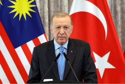 Erdogan ketika sidang media di Kompleks Seri Perdana pada Selasa. Foto Bernama