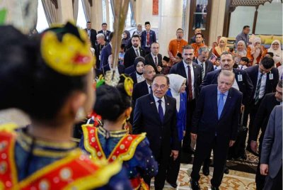 Anwar dan Erdoğan mengakui kepentingan kerjasama dalam bidang pelancongan dan kebudayaan antara kedua-dua negara. Foto Bernama