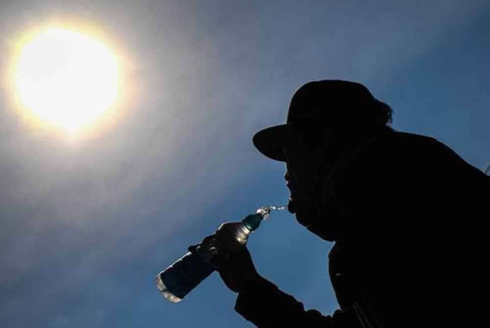 Cuaca panas dan kering dijangka melanda kebanyakan tempat terutamanya di kawasan utara Semenanjung termasuk Perak serta Pahang dan Kelantan bermula bulan ini sehingga Mei.