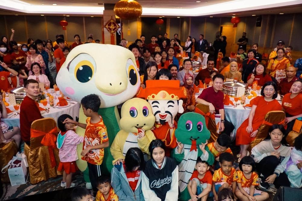 #SAMASAMABuatBaik: CUCKOO, Yayasan Nurjiwa bersama menyebarkan kemesraan, gembira, dan senyuman kepada lebih 120 anak yatim dan warga emas.
