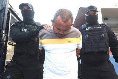 Tertuduh dibawa ke Mahkamah Majistret atas pertuduhan membunuh ibu mentuanya di sebuah rumah di Taman Sri Skudai pada 5 Februari lalu.