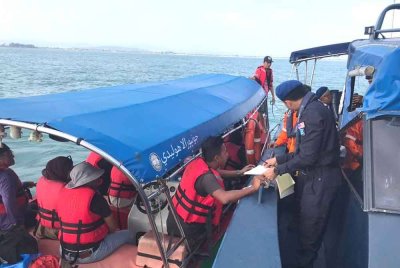 Sebanyak 51 buah bot bersama 270 penumpang diperiksa sepanjang operasi dijalankan di perairan Kuala Terengganu dan Pulau Perhentian.
