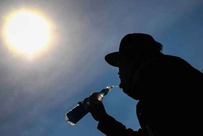 Cuaca panas dan kering dijangka melanda kebanyakan tempat terutamanya di kawasan utara Semenanjung termasuk Perak serta Pahang dan Kelantan bermula bulan ini sehingga Mei.