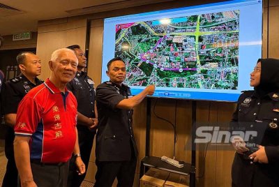 Raub (tengah) menunjukkan laluan yang akan ditutup secara berperingkat sewaktu Pesta Chingay Johor Bahru 2025 yang berlangsung akan berlangsung bermula Ahad hingga Rabu depan. FOTO// SINAR HARIAN.