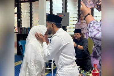 Fikry sah bergelar suami kepada Khalizah dengan sekali lafaz.