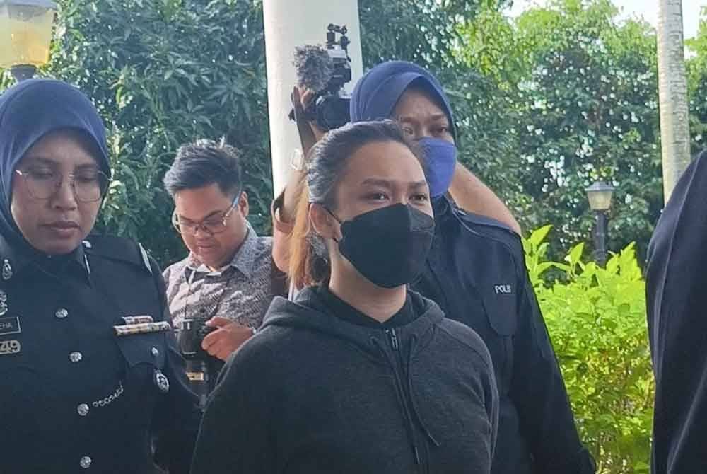 Nursyafiqah dibawa ke Mahkamah Majistret Bandar Baru Bangi pada Khamis bagi menghadapi satu pertuduhan menipu isteri Along Cham sebanyak RM105,380, hujung tahun lalu.