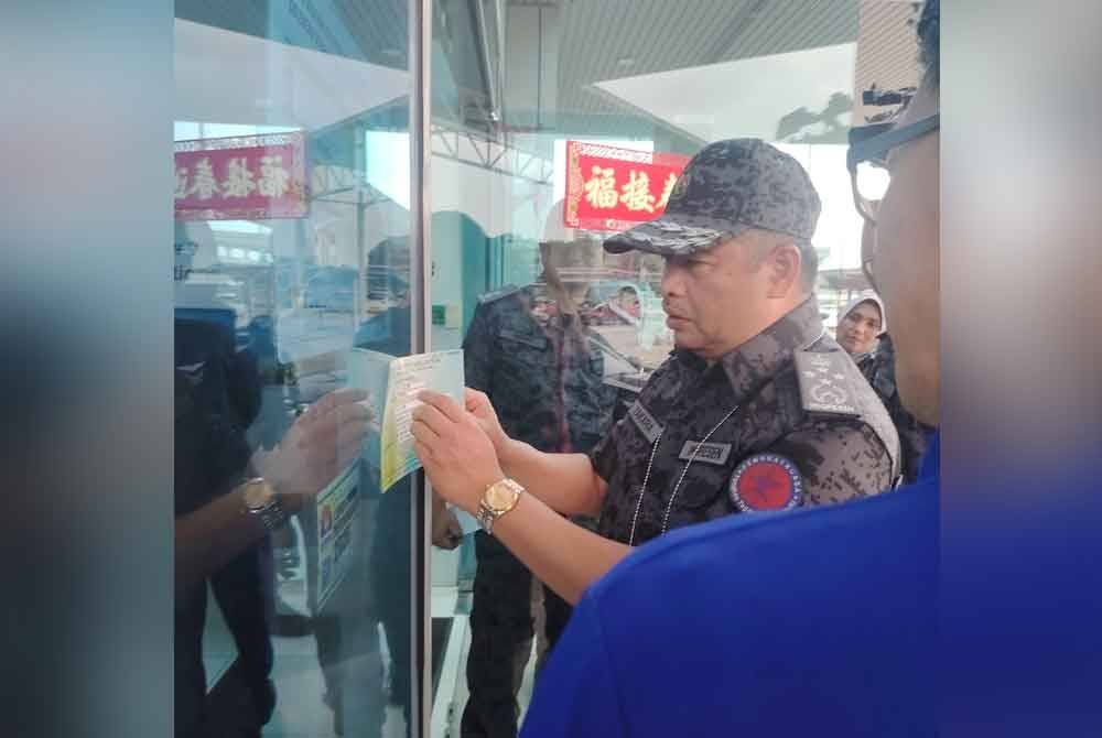 Zakaria merasmikan simbolik Program Inspektorat Penguatkuasaan di sebuah syarikat di Cyberjaya, Selangor pada Khamis.