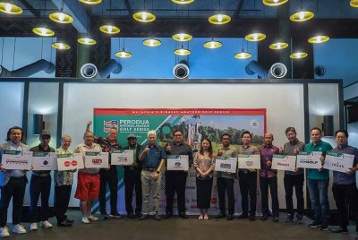 Menteri Belia dan Sukan, Hannah Yeoh (sembilan dari kiri) bergambar bersama para penaja selepas menyempurnakan pelancaran Perodua National Amateur Golf Series (PNAGS) 2025 Edisi Kelima di Saujana Golf and Country Club pada Khamis. Foto Bernama