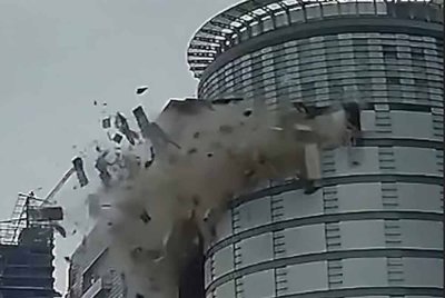 Insiden berlaku di bahagian medan selera yang masih dalam pembinaan. Foto Agensi