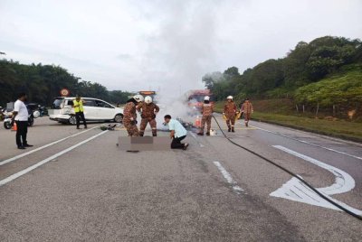 Seorang lelaki dilaporkan maut selepas motosikal kuasa tinggi ditunggangnya terlibat dalam kemalangan di Kilometer 43.1 Lebuhraya Senai-Desaru menghala ke Penawar pada Khamis.
