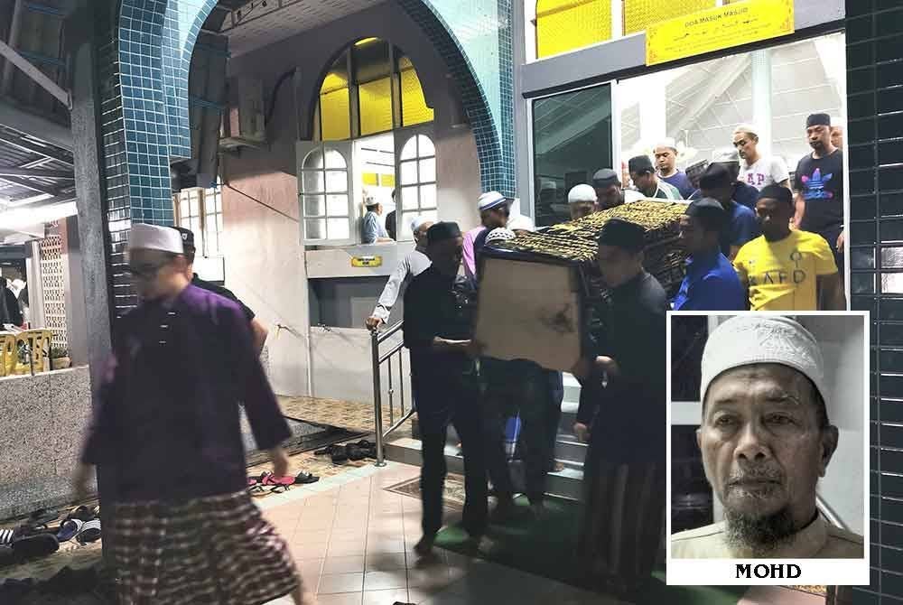 Jenazah dua beranak yang meninggal dunia dalam kemalangan di Kampung Kepah disolatkan di Masjid Kampung Tengkawang sebelum dikebumikan di Tanah Perkuburan Islam Kampung Tengkawang malam tadi.