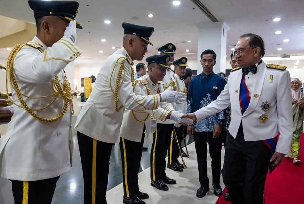 Anwar ketika hadir pada Majlis Makan Malam Beristiadat SPRM.