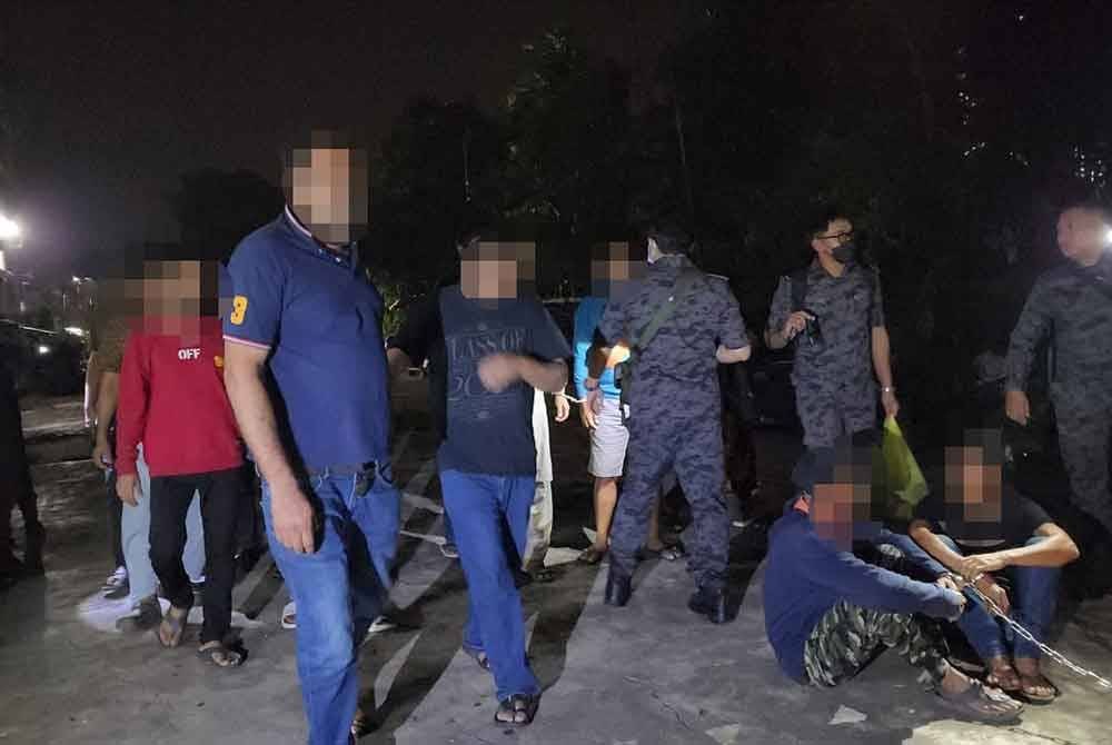 JIM Kuala Lumpur berjaya menahan 55 PATI termasuk 2 kanak-kanak dalam serbuan di sebuah flat di Jalan Ipoh pada Jumaat.