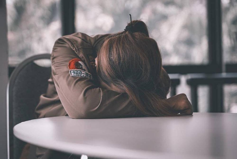Menurut laporan, NN dikatakan telah menghantar mesej tidak senonoh kepada beberapa pelajar perempuan di sekolah tersebut. Foto hiasan