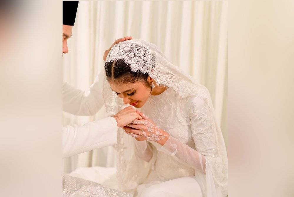 Pasangan itu dikatakan melangsungkan pernikahan secara tertutup di kampung halaman Mimi di Taiping, Perak.