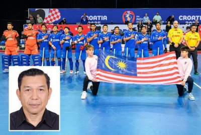 Skuad hoki dalam dewan perlu meraih lebih banyak pengalaman bersaing di pentas antarabangsa. Foto FIH'World Sport Pics. (Gambar kecil: Zakaria)