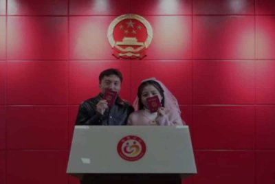 Pasangan terima insentif tunai lepas daftar perkahwinan