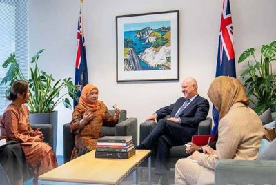 Wan Suraya (dua dari kiri) ketika dijemput sebagai tetamu kehormat Luxon di bawah program Felo ASEAN Perdana Menteri dari 11 hingga 13 Februari lepas di Wellington. - Foto: FB JAN