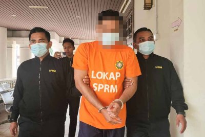 Suspek direman enam hari bagi membantu siasatan berhubung kes rasuah membabitkan wang RM3,000.