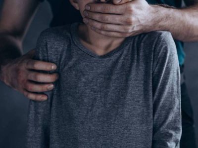 Seorang warga emas mengaku tidak bersalah di Mahkamah Sesyen Seremban pada Jumaat atas pertuduhan melakukan persetubuhan luar tabii terhadap cucu tiri lelakinya. Gambar hiasan