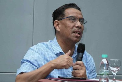 Azhar berucap dalam Majlis Amanat Ketua Pengarah Mara Bersama Warga Kerja GMI.